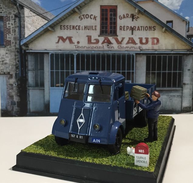 Illustration for article titled French Friday: Renault AHN by Altaya